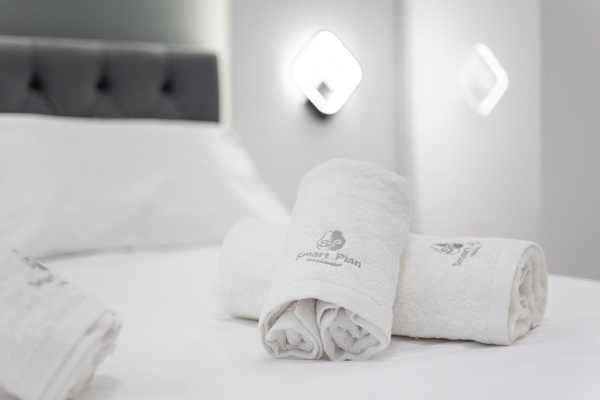New Glamorous Apartment In Downtown Солун Екстериор снимка